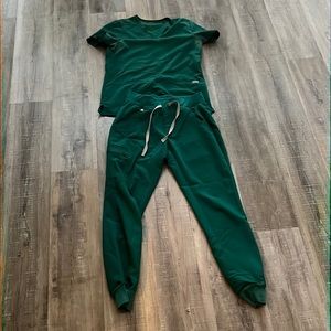 XS hunter green Figs set (two pocket top and joggers)